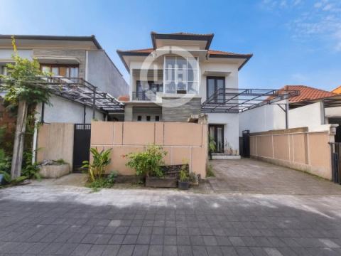 3 bedrooms house for sale with attractive Desain at Kerobokan, strategic location, close to Canggu area