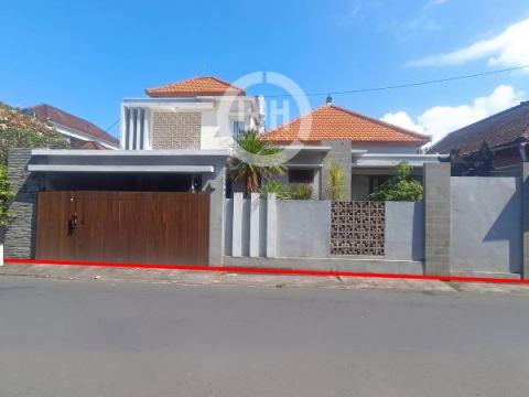 3 bedrooms house for rent at Denpasar, strategic location, well maintained, close to Renon area
