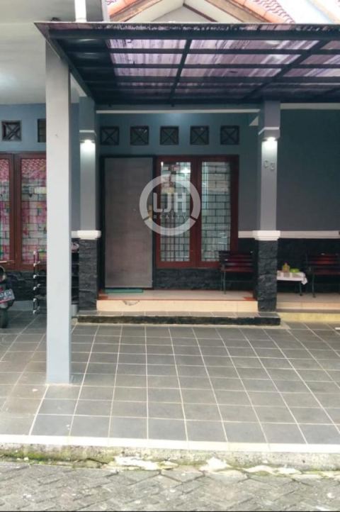 Rumah siap KPR di kawasan berkembang dekat akses Tol Limo Cinere