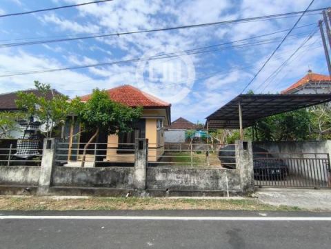 Spacious 3-BR House for Lease with Large Yard in Mutiara Kampial, Nusa Dua