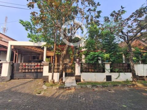 Rumah Luas dan Strategis di Kemang Pratama Bekasi 