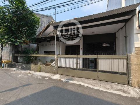 Rumah Lama Hitung Tanah jarang ada murah di dalam Komplek di Tomang - Jakarta Barat 