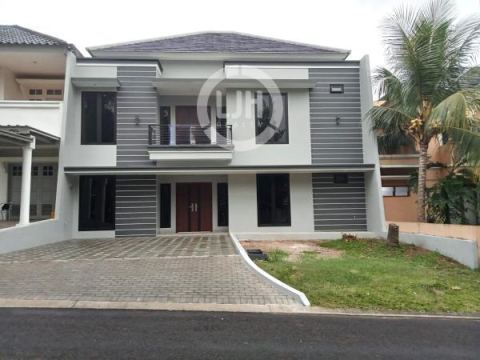 Rumah Sudah Renov Total Siap huni di Kota Wisata.