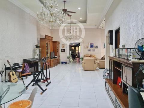 Rumah siap huni di jalan Guntur