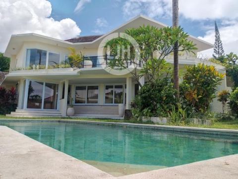 Luxury Villa for rent with 3 bedrooms at Pererenan, strategic location, well maintained, close to Munggu area
