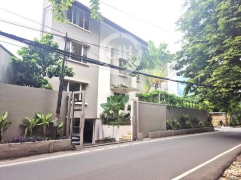 Rumah Siap Usaha Di SCBD Jakarta Selatan