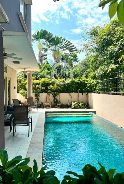 Sewa Rumah Mewah SCBD Jakarta Selatan – 5 BR, 4 Lantai, Private Pool, Lokasi Super Prime