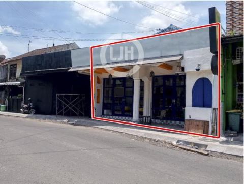 Bar for sale in the premium area, location close to Batu Bolong Beach and Berawa area