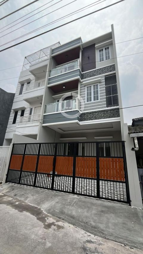 Rumah Siap Huni dalam Komplek di Tomang Jakarta Barat