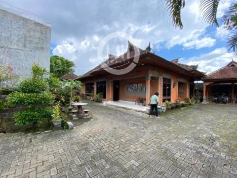 Maintained House With Modern Design at Tabanan, Located In Residential Area, Close to Tabanan City and Bung Karno Park