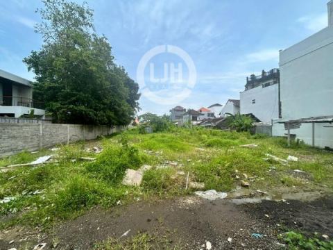 Land Suitable For Business at Seminyak, Surrounded by Villa, Flat Land Contour, Close to Sunset Road and Seminyak Beach