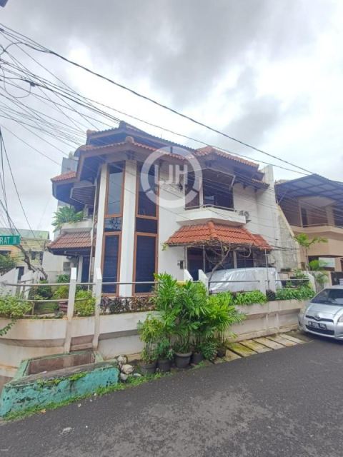 Rumah hook terawat, strategis Tomang, Jakarta Barat