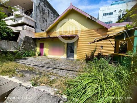 Rumah di jalan Seroja
