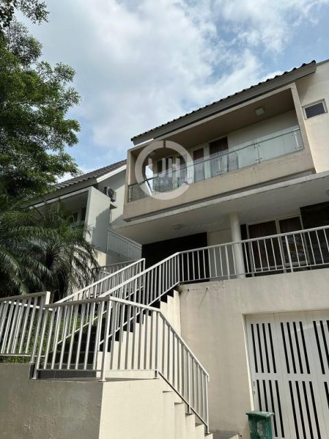 Dijual Rumah 3 Lantai Cluster Hiltop Sentul City Bogor