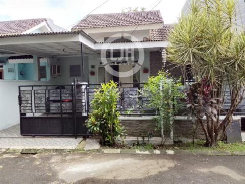 Rumah dengan lingkungan yang asri dan nyaman
