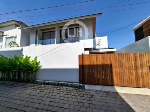 Brand New Villa For Lease at Dalung, Kuta Utara, Located In Residential Area With Paved Road Access, Furnished Condition, Close to Canggu Area, Puspem Badung and Tiara Gatzu