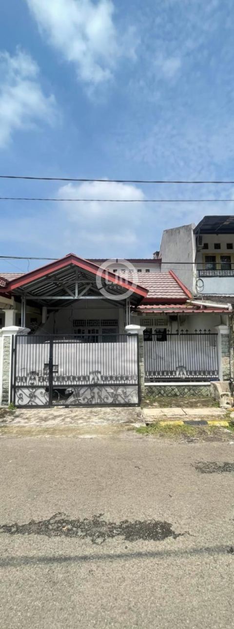 Dijual Rumah Siap Huni Dalam Komplek Puri Gading dekat Tol Jatiwarna di Pondok Melati Bekasi
