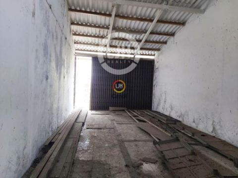 Rumah di Karang Kebon Selatan Semarang