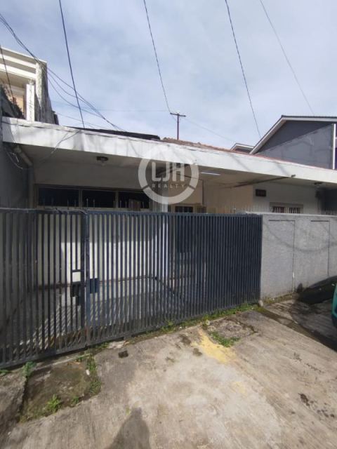 Di Jual Rumah Rumah Tua Pinggir Jalan Raya, Kemanggisan, Jakarta Barat