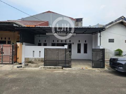 Rumah 2 Lantai di Perumahan Alamanda, Harapan Indah, Bekasi