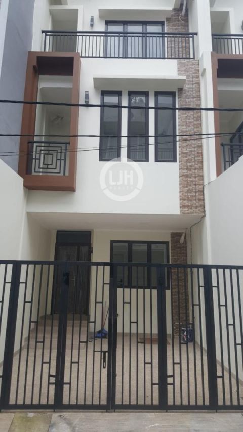 Rumah Minimalis 3 Lantai Lokasi Strategis Lingkungan Nyaman Di Tomang, Jakarta Barat