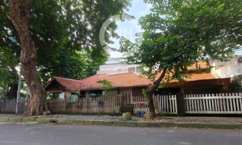 Rumah Lama Posisi Hoek Hitung Tanah Lokasi Premium Jalan Besar di Tomang, Jakarta Barat