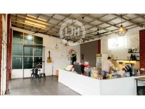 Cafe di Untung Suropati Semarang