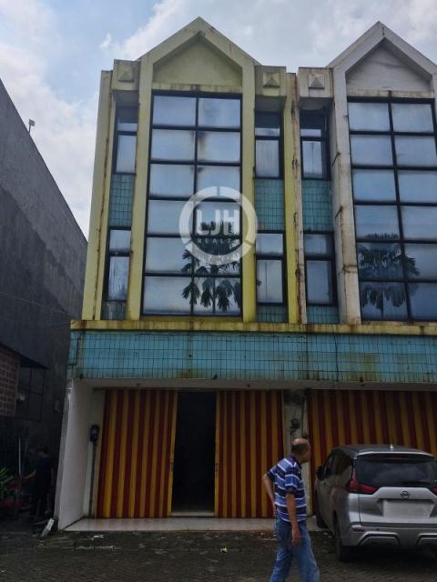 Ruko 3 Lantai Siap Huni di Boulevard Raya, Gading Serpong, Tangerang, Banten