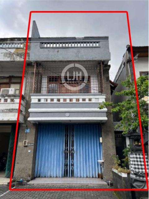 For Sale! House and Shop at Jl. Gunung Agung Denpasar Barat, Very Strategic Location on a Busy Road, Suitable for Both Residential and Business, Comfortable Environment