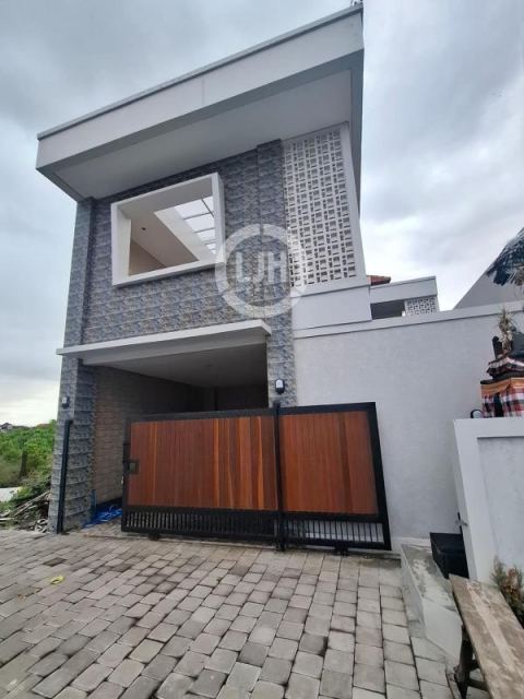 Rent! Villa at Gunung Athena, Denpasar Barat! Experience The Comfort Of Staying In a Villa With Modern Design, A Comfortable Environment, And Easy Access To Various Important Facilities in Denpasar