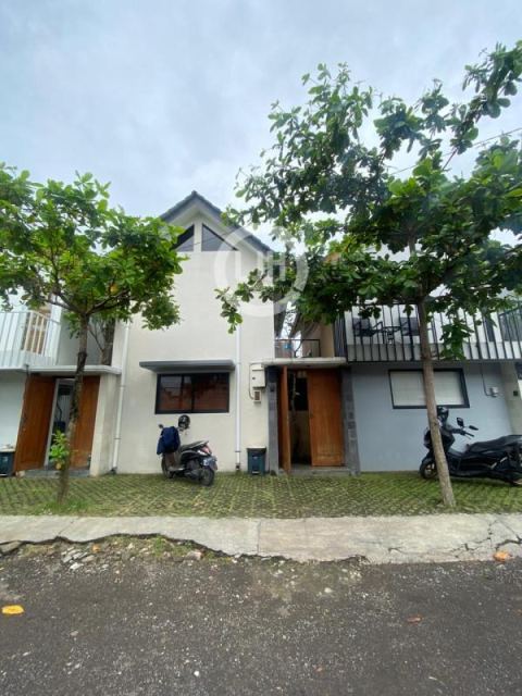 House For Lease! Industrial Style, Close to Matahari Terbit Beach & McDonald's Sanur, Comfortable Environment, Easy Access To The Main Road Of Renon