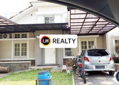 Rumah di Taman Adenia Graha Padma Semarang