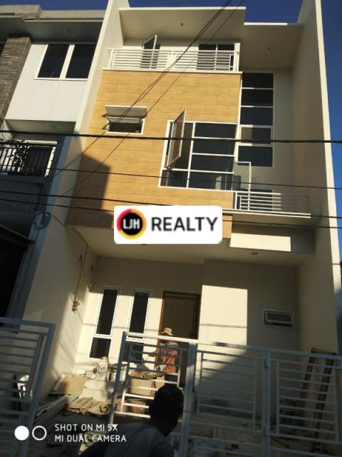 Rumah Di Gading Elok Timur Dijual