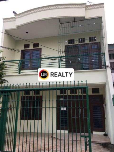 Rumah Di Jalan Janur Asri, Kelapa Gading