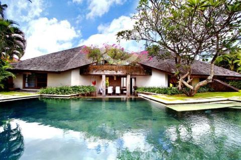 Artistic Villa in Kerobokan Kelod, Kuta Utara, Designed by Promenade Architect With Rice Field View Surrounding it, Close to Seminyak and Canggu area