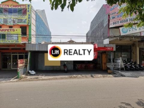 Rumah di pinggir Jalan Yos Sudarso