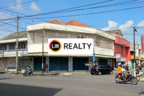 Ruko di Yos Sudarso tengah Kota Solo