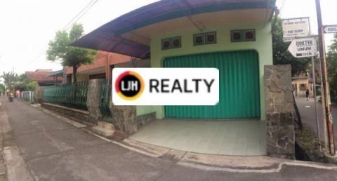 Rumah tengah kota strategis dan akses mudah
