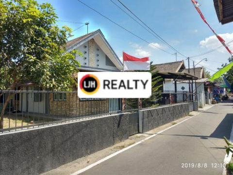 Rumah asri di tengah kota Solo