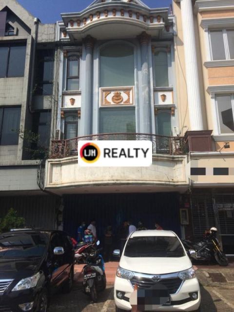 Ruko 3 Lantai Di Jalan Barat Area Kelapa Gading