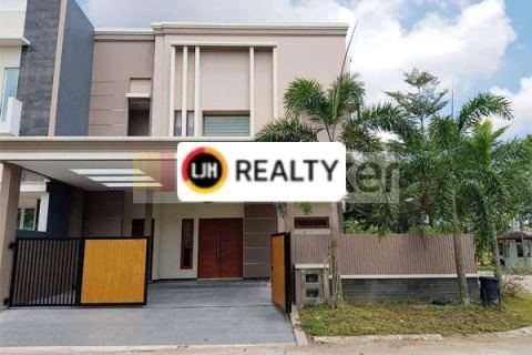 Rumah Mewah Hook Furnished Di Taman Golf Residence
