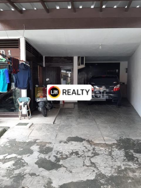 Rumah dalam komplek dekat dengan akses TOL
