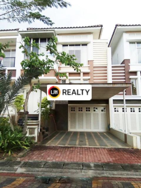 Turun Harga Rumah Mewah Kawasan Crown Golf Boulevard PIK