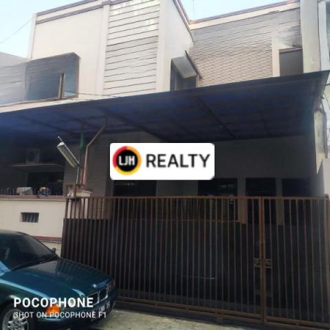 RUMAH Tingkat 2, Bagus dan lokasi Strategis Tomang