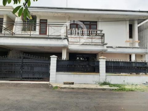 RUMAH JALAN LEBAR DI JANUR KUNING AREA KELAPA GADING