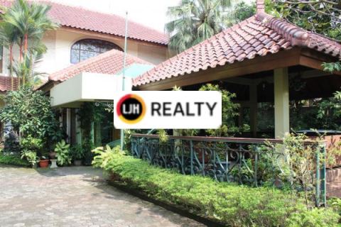 RUMAH MEWAH LOKASI DE PINGGIR JALAN DI GANDUL 