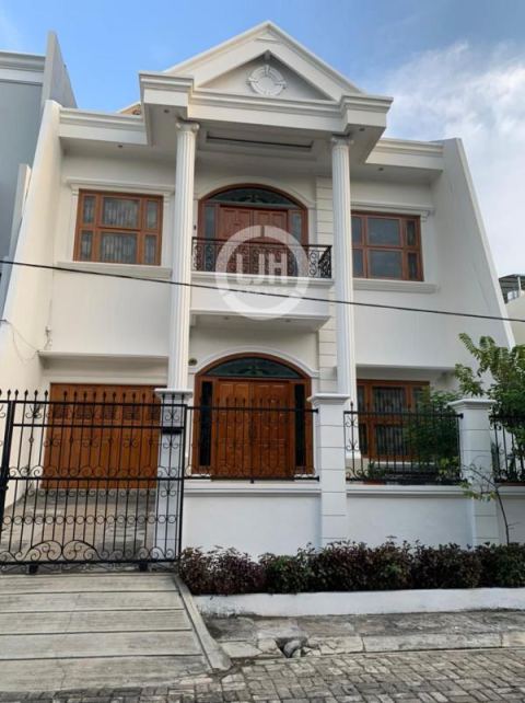 RUMAH SEMI FURNISHED DI VILLA PERMATA GADING AREA KELAPA GADING JAKARTA UTARA