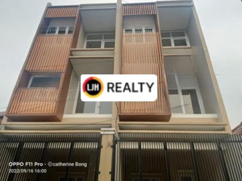 Rumah  di belakang wisma lampung jakarta barat Model Terbaru