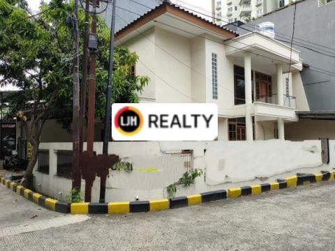 RUMAH HOEK DI PUSPA GADING AREA KELAPA GADING JAKARTA UTARA