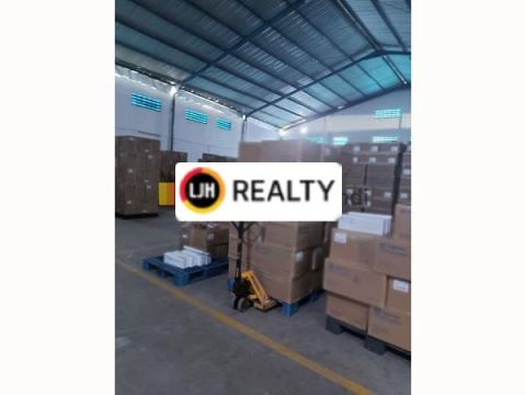 Gudang di Arteri Soekarno Hatta Semarang